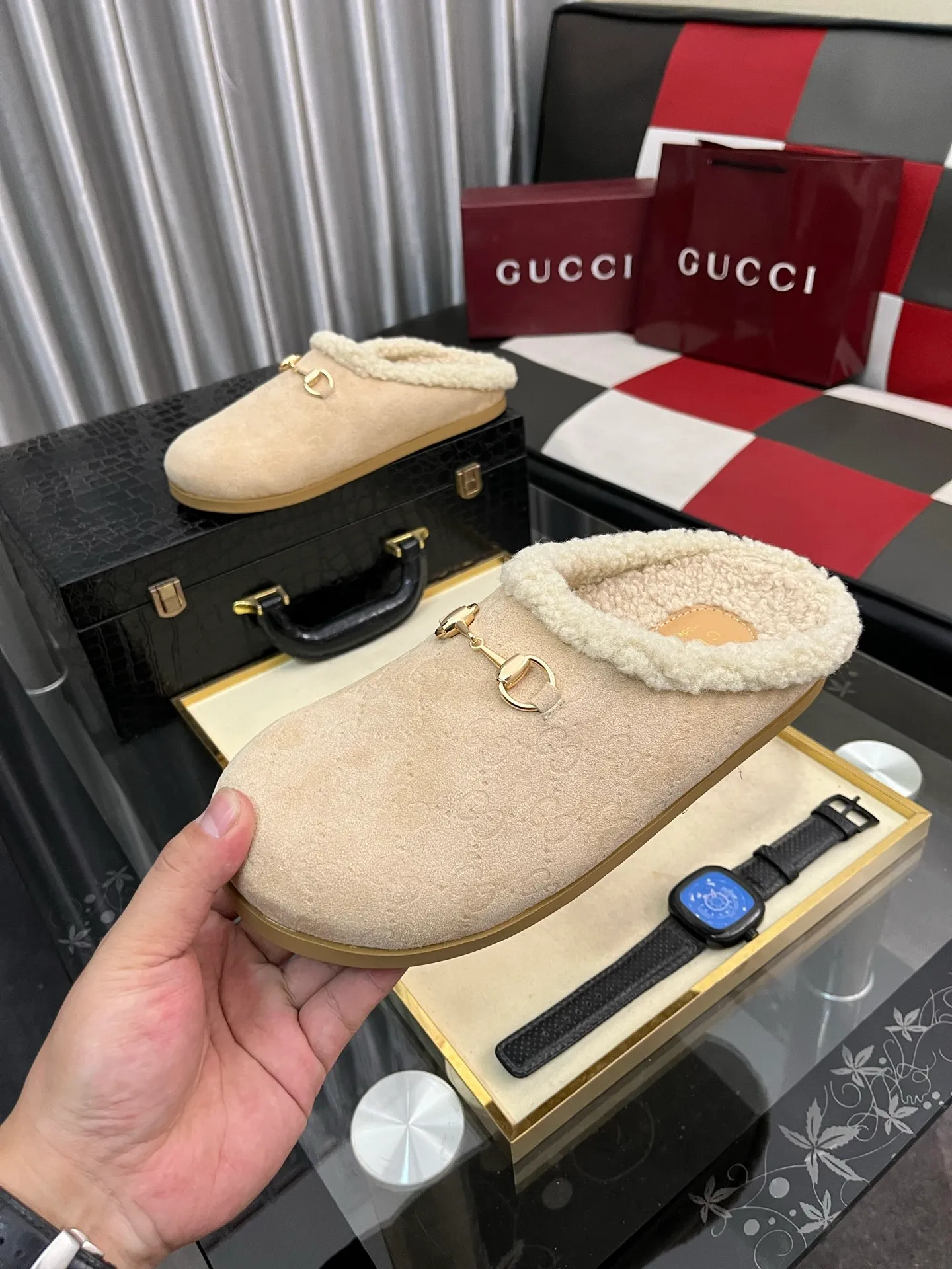 Men's shoes 💰400⌚️⌚️Gucci plush slippers GUCCI. Gucci women's real hair half-slippers Italian top cowhide Imported top quality leather water-dyed cowhide lining Original bronze gold horsebit Italian cowhide outsole Size: 35−442️⃣Colors available